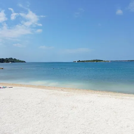 Deh, Stinjan 아파트