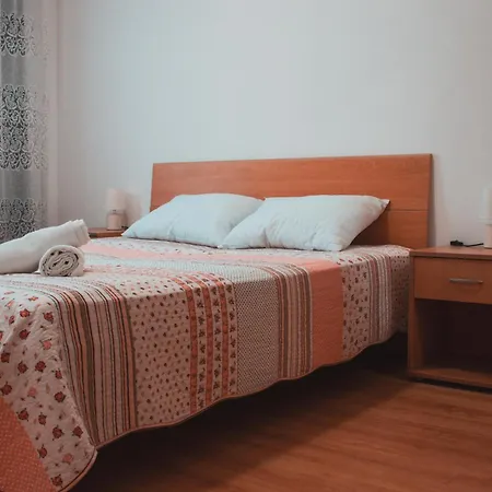 Deh, Stinjan Apartamento