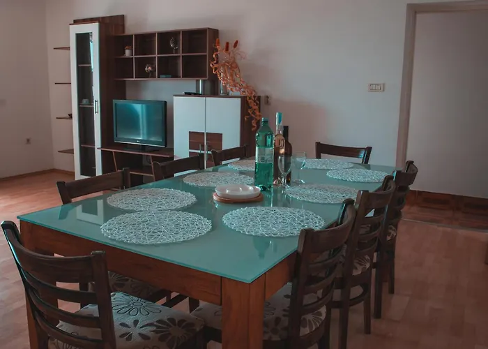 Lejlighed Deh, Stinjan *