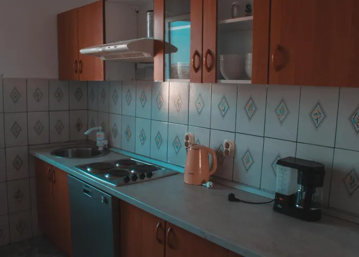 Lejlighed Deh, Stinjan *