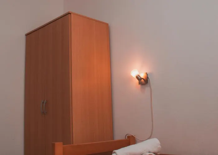 Deh, Stinjan Lejlighed Pula