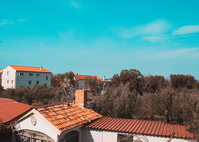 Deh, Stinjan Lejlighed *