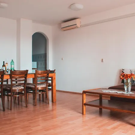 Apartament Deh, Stinjan